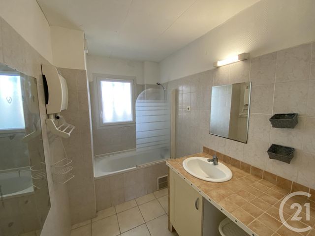 Afficher la photo en grand appartement à vendre - 4 pièces - 68.0 m2 - LE PRADET - 83 - PROVENCE-ALPES-COTE-D-AZUR - Century 21 Sagittaire Immobilier