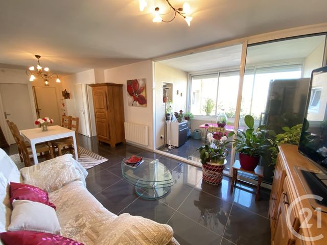 Afficher la photo en grand Appartement T4 à vendre - 4 pièces - 85.14 m2 - LE PRADET - 83 - PROVENCE-ALPES-COTE-D-AZUR - Century 21 Sagittaire Immobilier