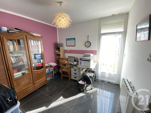 Afficher la photo en grand Appartement T4 à vendre - 4 pièces - 85.14 m2 - LE PRADET - 83 - PROVENCE-ALPES-COTE-D-AZUR - Century 21 Sagittaire Immobilier