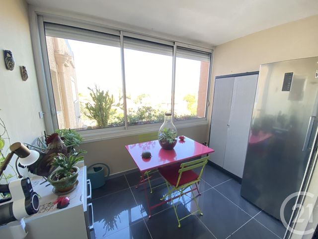 Afficher la photo en grand Appartement T4 à vendre - 4 pièces - 85.14 m2 - LE PRADET - 83 - PROVENCE-ALPES-COTE-D-AZUR - Century 21 Sagittaire Immobilier