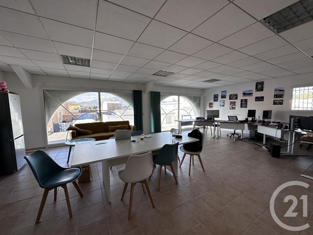 commerce à louer - 450.0 m2 - CARQUEIRANNE - 83 - PROVENCE-ALPES-COTE-D-AZUR - Century 21 Sagittaire Immobilier