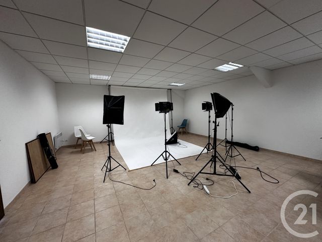 commerce à louer - 450.0 m2 - CARQUEIRANNE - 83 - PROVENCE-ALPES-COTE-D-AZUR - Century 21 Sagittaire Immobilier