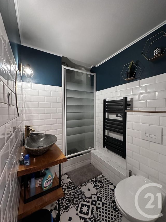 Appartement à vendre - 2 pièces - 25.54 m2 - CARQUEIRANNE - 83 - PROVENCE-ALPES-COTE-D-AZUR - Century 21 Sagittaire Immobilier