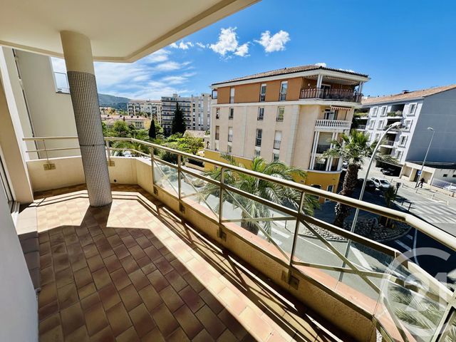 Appartement F2 à vendre - 2 pièces - 51.0 m2 - HYERES - 83 - PROVENCE-ALPES-COTE-D-AZUR - Century 21 Sagittaire Immobilier