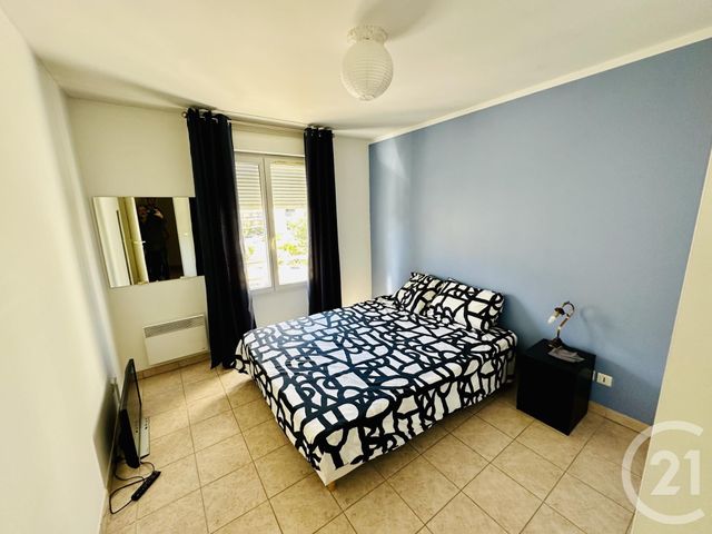 Appartement F2 à vendre - 2 pièces - 51.0 m2 - HYERES - 83 - PROVENCE-ALPES-COTE-D-AZUR - Century 21 Sagittaire Immobilier