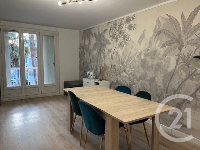 Appartement F5 à vendre - 5 pièces - 106.7 m2 - HYERES - 83 - PROVENCE-ALPES-COTE-D-AZUR - Century 21 Sagittaire Immobilier