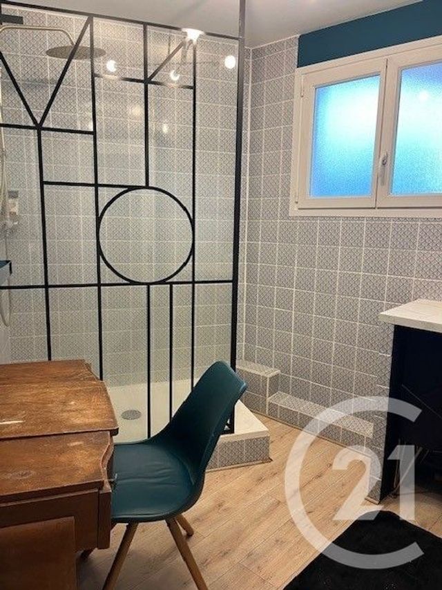 Appartement F5 à vendre - 5 pièces - 106.7 m2 - HYERES - 83 - PROVENCE-ALPES-COTE-D-AZUR - Century 21 Sagittaire Immobilier