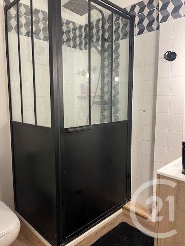 Appartement F5 à vendre - 5 pièces - 106.7 m2 - HYERES - 83 - PROVENCE-ALPES-COTE-D-AZUR - Century 21 Sagittaire Immobilier