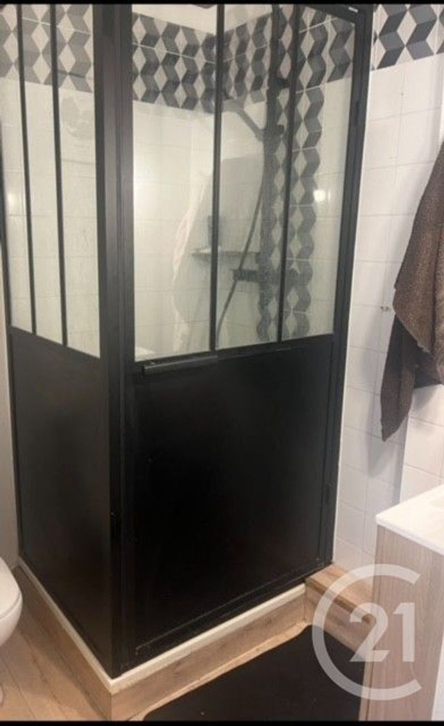 Appartement F5 à vendre - 5 pièces - 106.7 m2 - HYERES - 83 - PROVENCE-ALPES-COTE-D-AZUR - Century 21 Sagittaire Immobilier