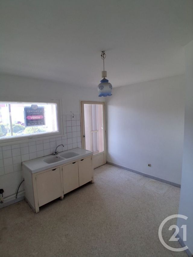 Appartement F3 à vendre - 3 pièces - 64.31 m2 - LE PRADET - 83 - PROVENCE-ALPES-COTE-D-AZUR - Century 21 Sagittaire Immobilier