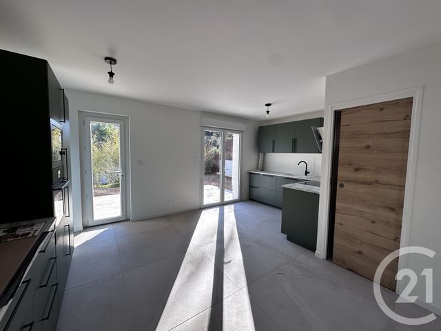 maison à vendre - 6 pièces - 176.2 m2 - LE PRADET - 83 - PROVENCE-ALPES-COTE-D-AZUR - Century 21 Sagittaire Immobilier