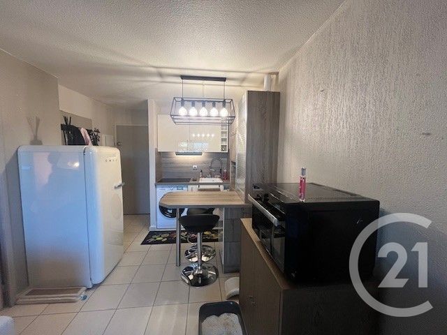 Appartement F2 à vendre - 2 pièces - 32.27 m2 - CARQUEIRANNE - 83 - PROVENCE-ALPES-COTE-D-AZUR - Century 21 Sagittaire Immobilier