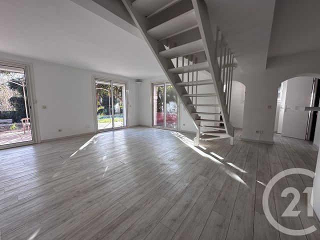 maison à vendre - 6 pièces - 150.0 m2 - LE PRADET - 83 - PROVENCE-ALPES-COTE-D-AZUR - Century 21 Sagittaire Immobilier