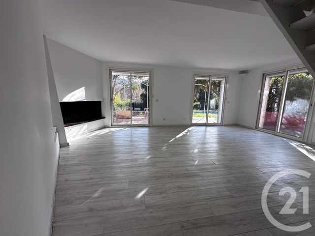 maison à vendre - 6 pièces - 150.0 m2 - LE PRADET - 83 - PROVENCE-ALPES-COTE-D-AZUR - Century 21 Sagittaire Immobilier